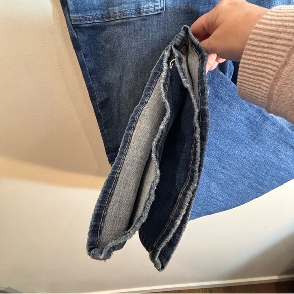 AMERICAN EAGLE Sz 16S Super High Rise Flare Distressed Hem Mid-Wash Jeans NEW - Picture 5 of 13